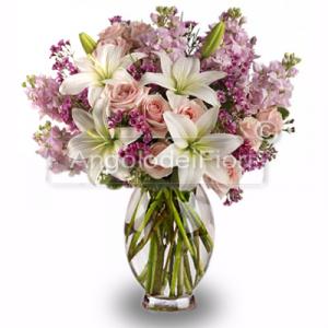 Bouquet di Lilum Bianchi e fiori Rosa