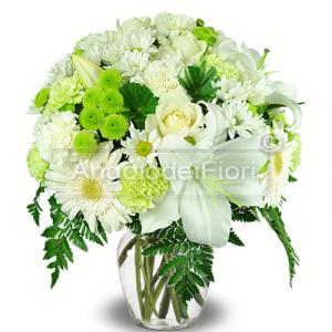 Bouquet di lilium e margherite bianche