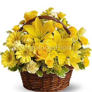 Composition basket in shades of yellow