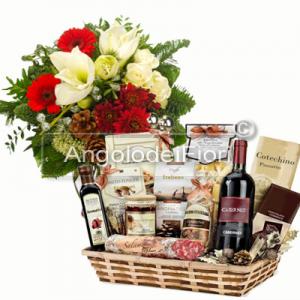 Meraviglioso Bouquet Natalizio con Cesto di Prodotti Tipici Locali