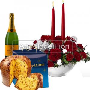 Centrotavola natalizio con panettone e spumante