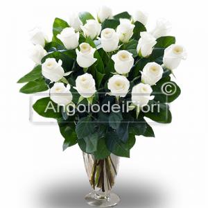 	Per il suo compleanno acquista un fascio di 24 rose bianche 	